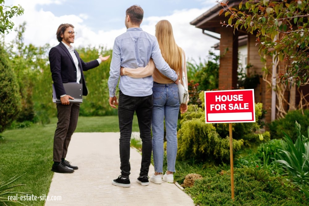 Pros and cons of selling your property through a realtor