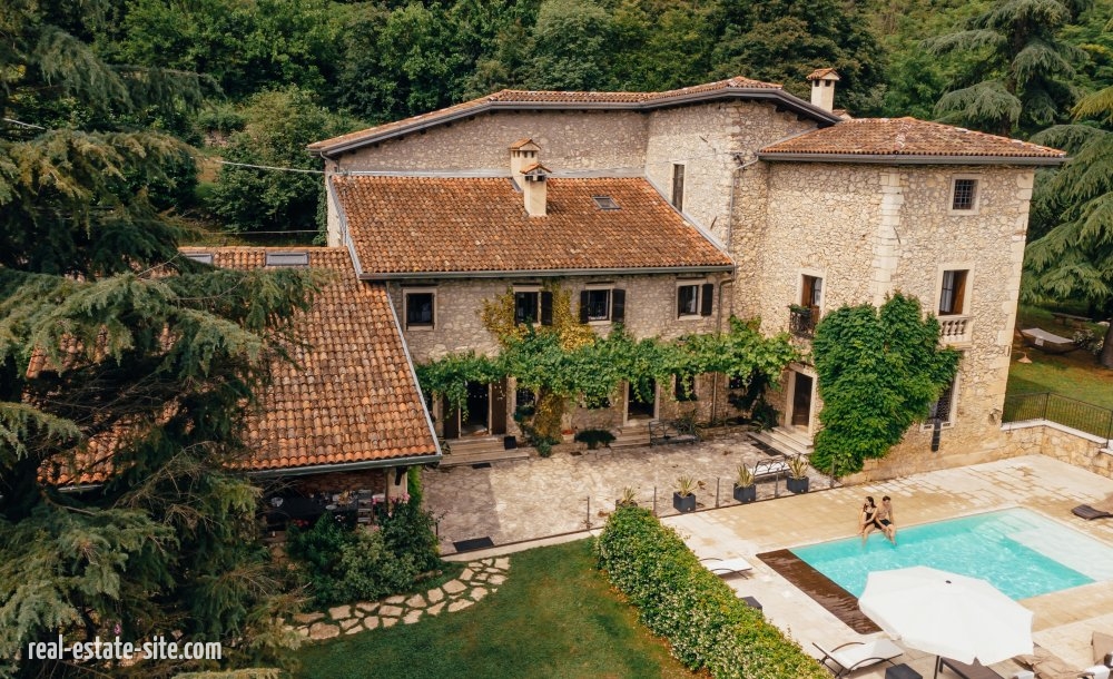 The current state of the Italian luxury real estate market: A comprehensive analysis